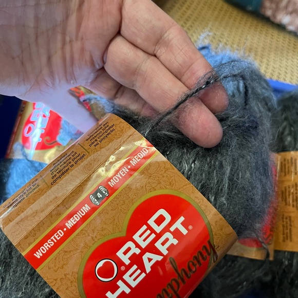 Red heart Symphony, yarn. 6 skeins, very soft, dark charcoal, gray - Picture 7 of 8